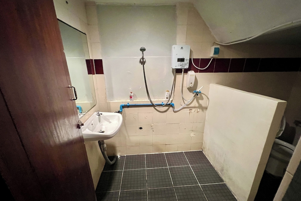 Signature Twin Room, Private Bathroom photo 2