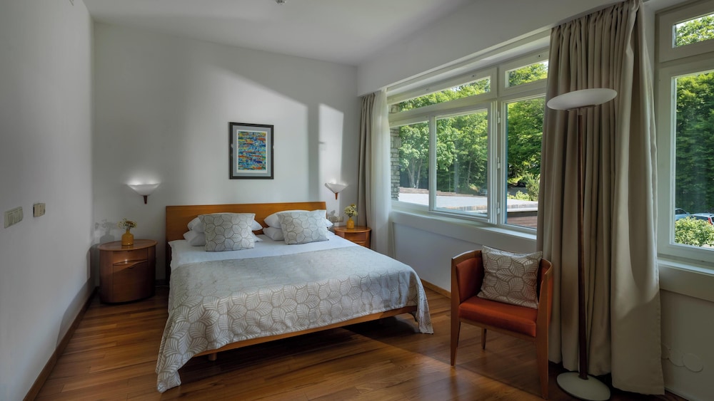 Senior Suite, Lake Side photo 1
