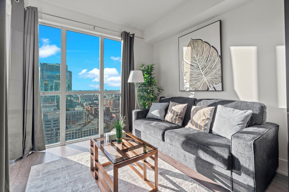 Exclusive Apartment, Multiple Beds, Kitchen, Partial Lake View