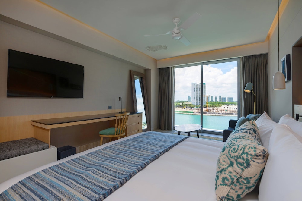 Room, 1 King Bed with Sofa bed, Marina View (Balcony) - Photo 1