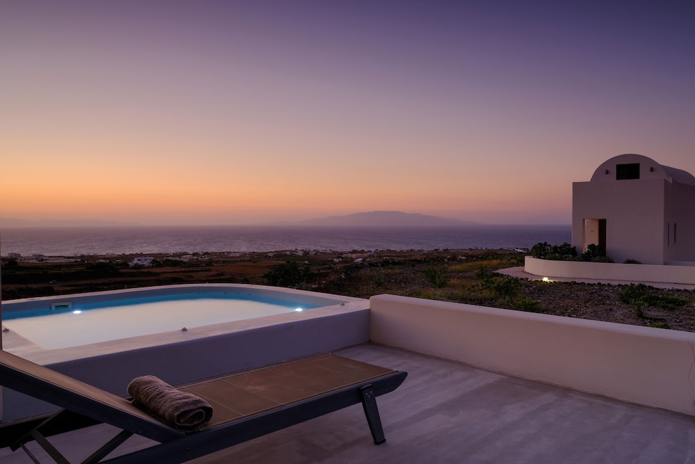 Superior Suite Two Bedrooms Sea View with Plunge Pool - Photo 6