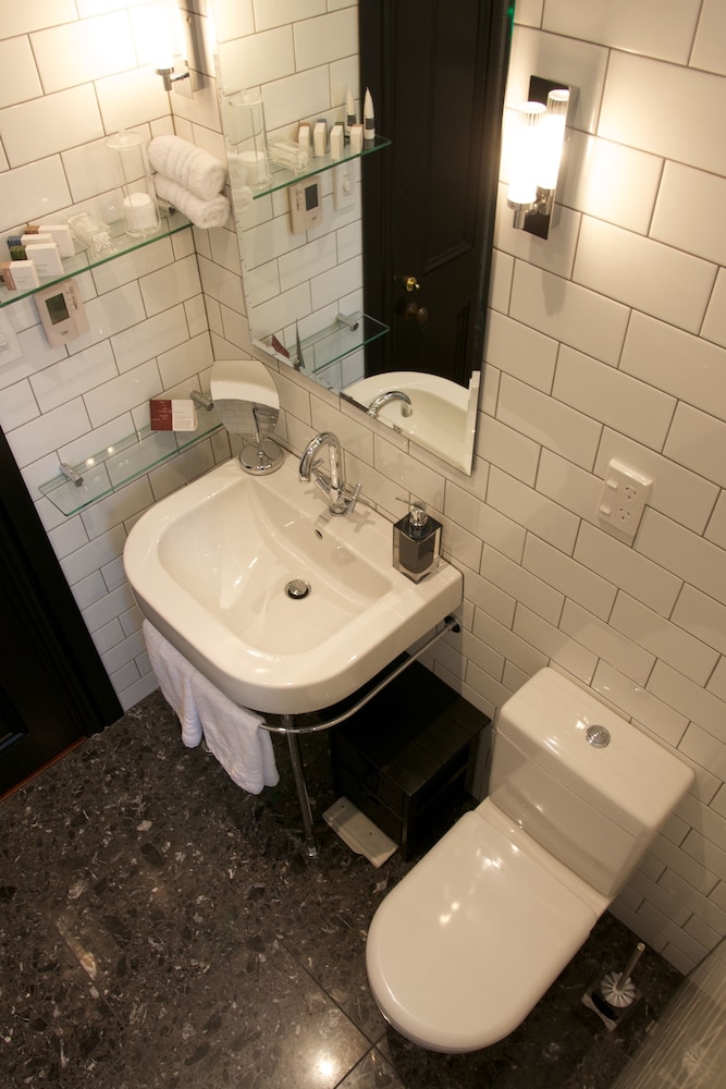 Luxury Double Room, 1 King Bed, Private Bathroom, Garden View, photo 6