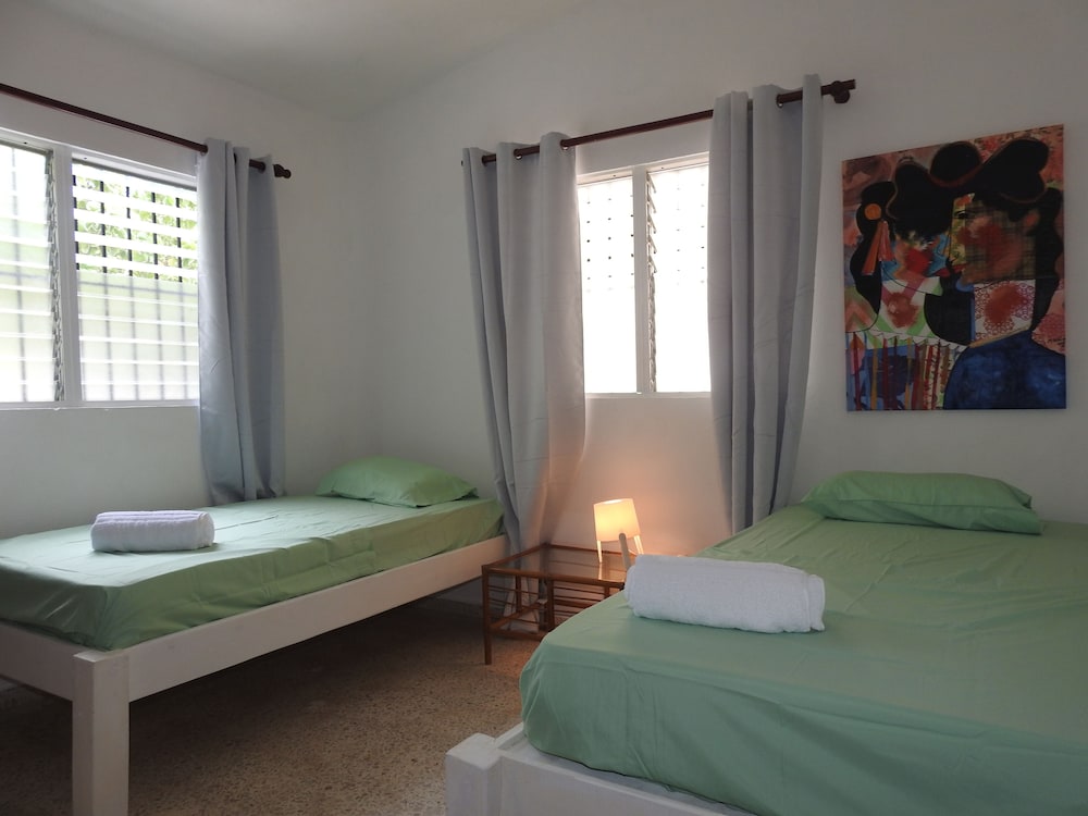 Basic Twin Room, 2 Twin Beds photo 2