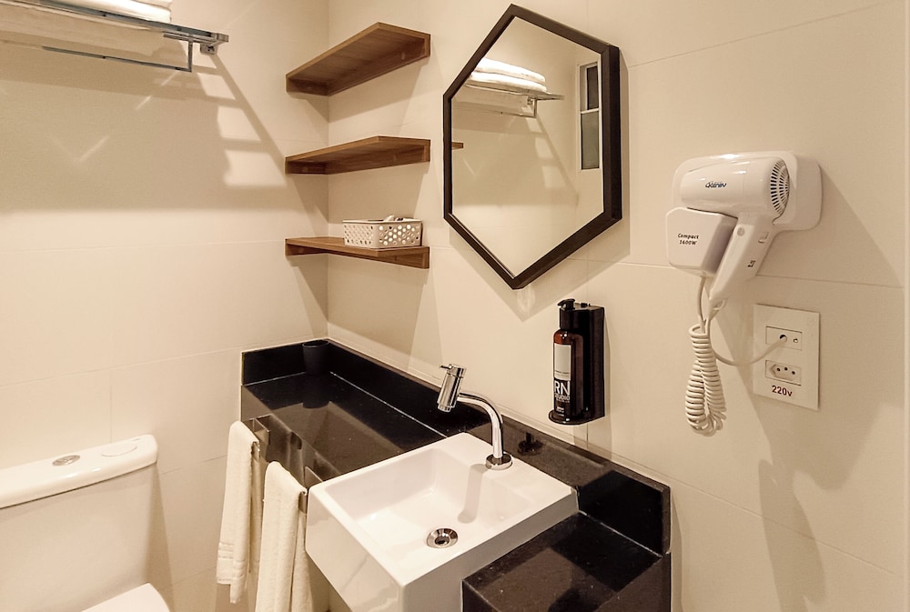 Deluxe Studio, 1 Queen Bed, City View