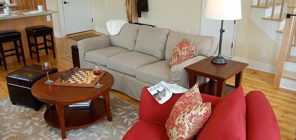 Apartment, 2 Bedrooms, Fireplace photo 2