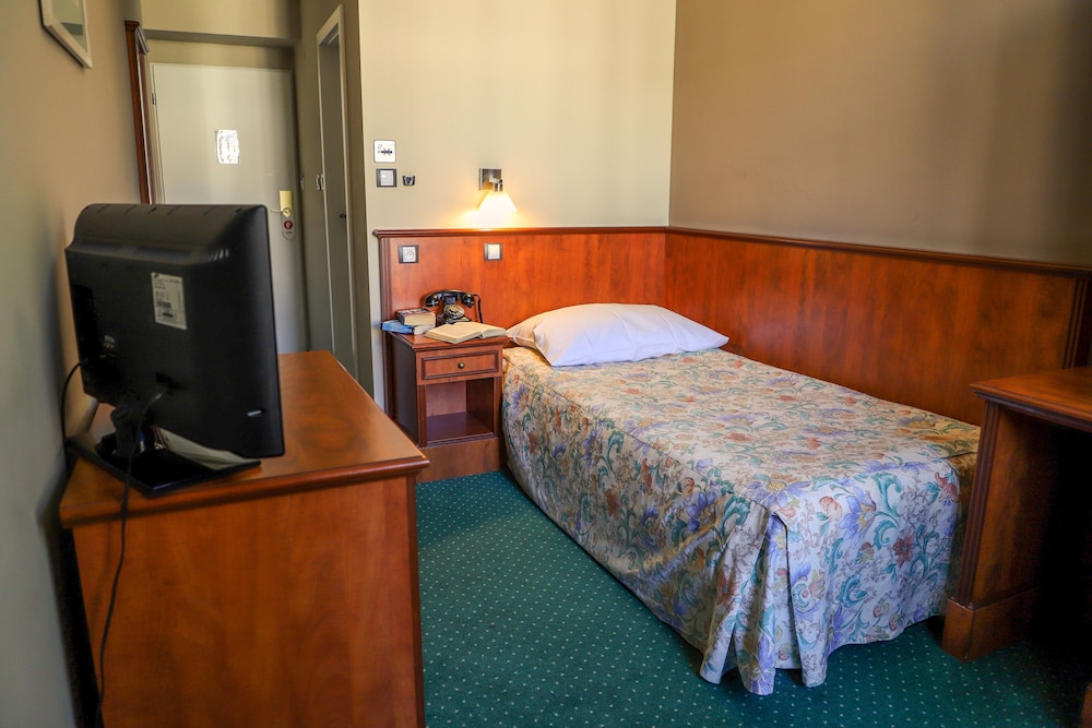 Standard Single Room thumbnail 6