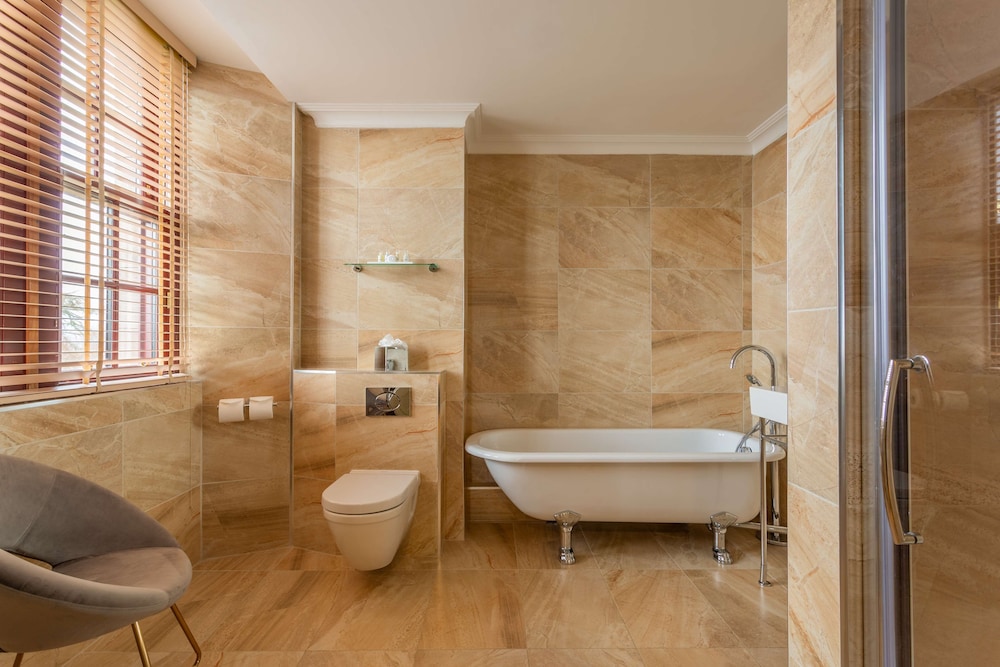 Suite, 1 King Bed, Non Smoking (Walk-in Shower;with Sofabed) - Photo 5