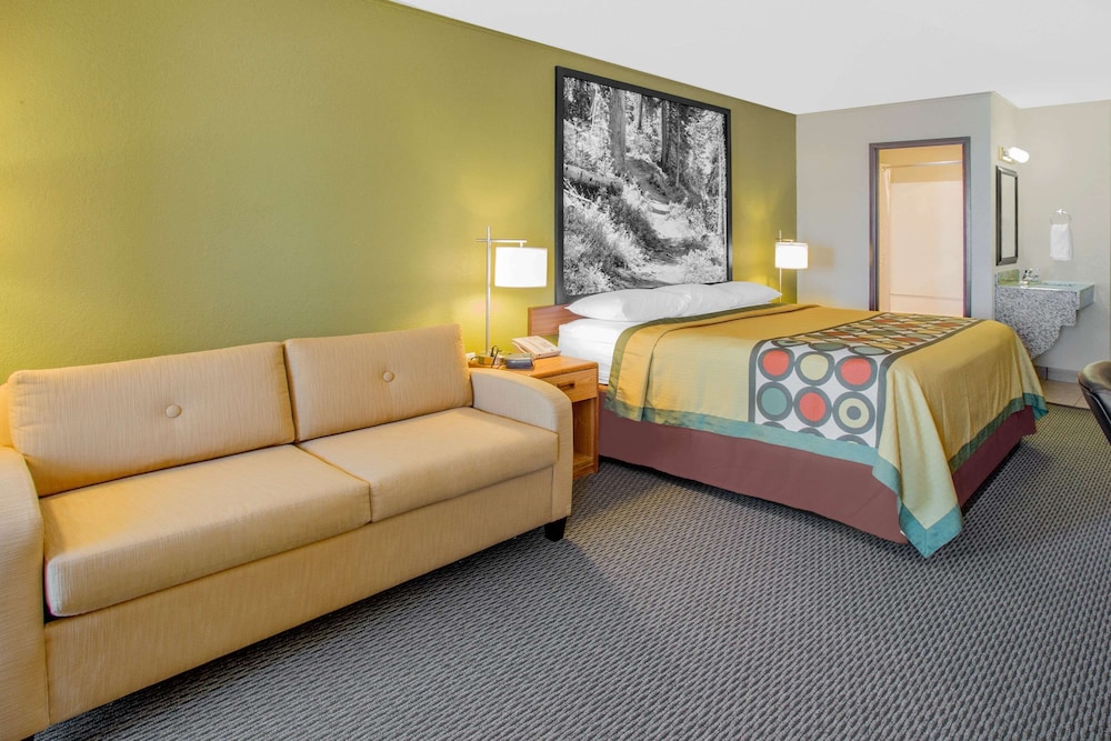 Suite, 1 King Bed, Non Smoking photo 1