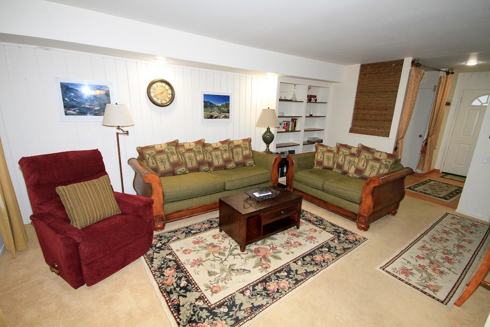 1-Bedroom Condo Near Ski Lifts photo 1