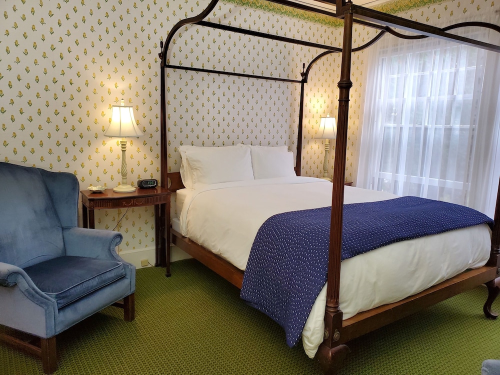 Deluxe Room, 1 Queen Bed, Fireplace (Room 01)