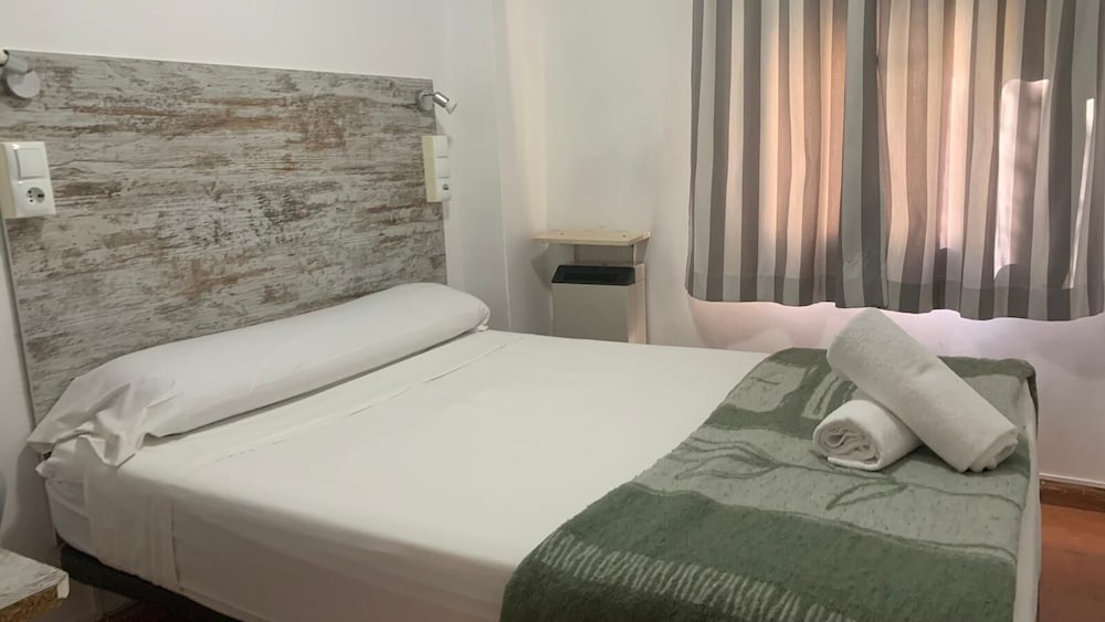 Standard Double Room, Shared Bathroom photo 2