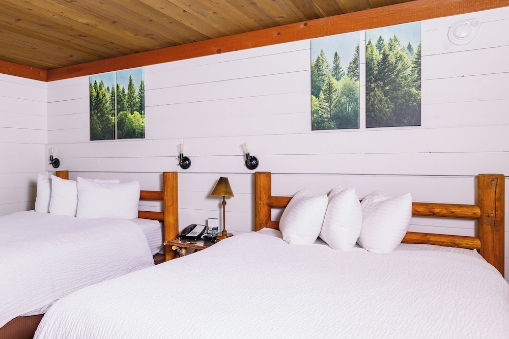 Lodge Room, 2 Queen Beds, Forest View photo 2