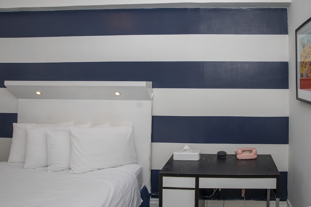 Standard Double Room, Ensuite - Photo 9
