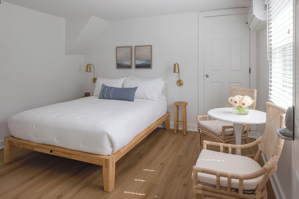 Double Room, 1 Queen Bed, Partial Ocean View