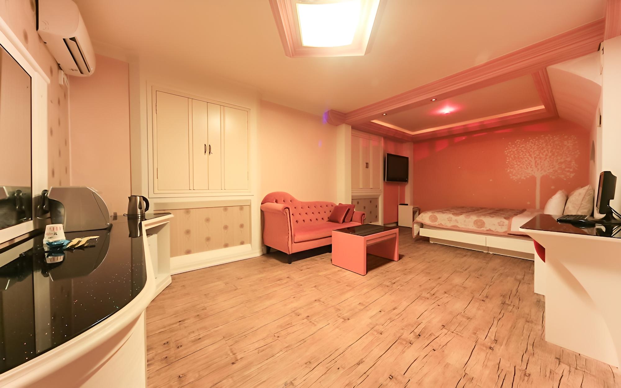 Room (Special Room) - Photo 18