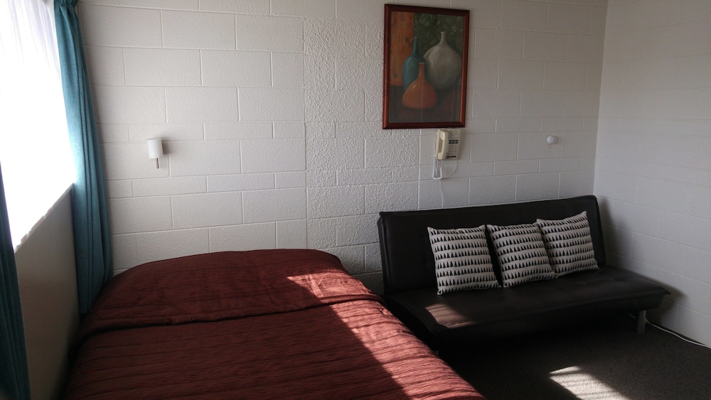 Standard Studio Unit 8 photo 1