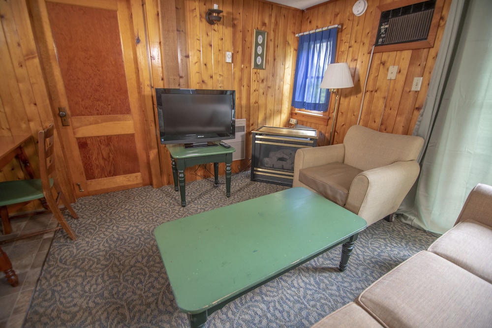 Rustic Twin Cedars North photo 1