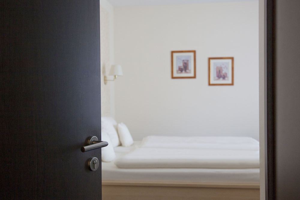 Standard Double Room - Photo 10