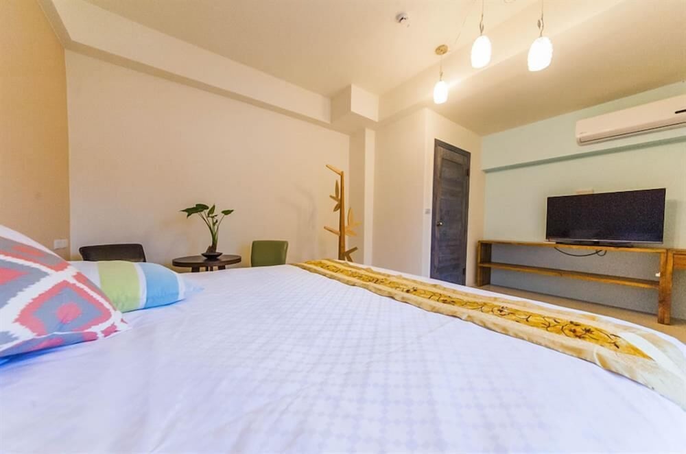 Family Room, Shared Bathroom (6 people ) photo 3