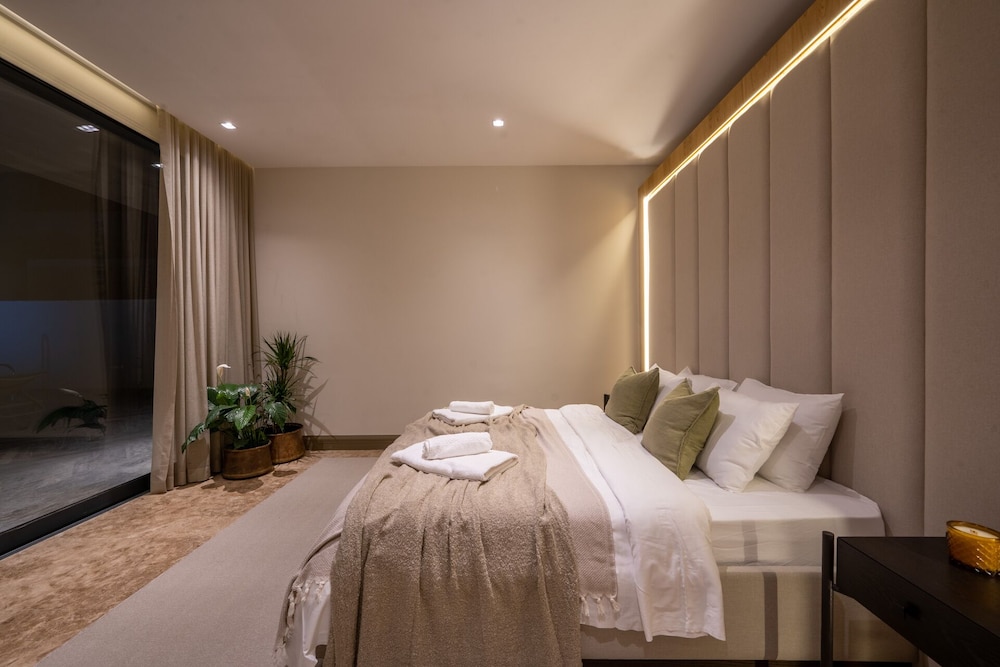 Luxury Villa photo 1