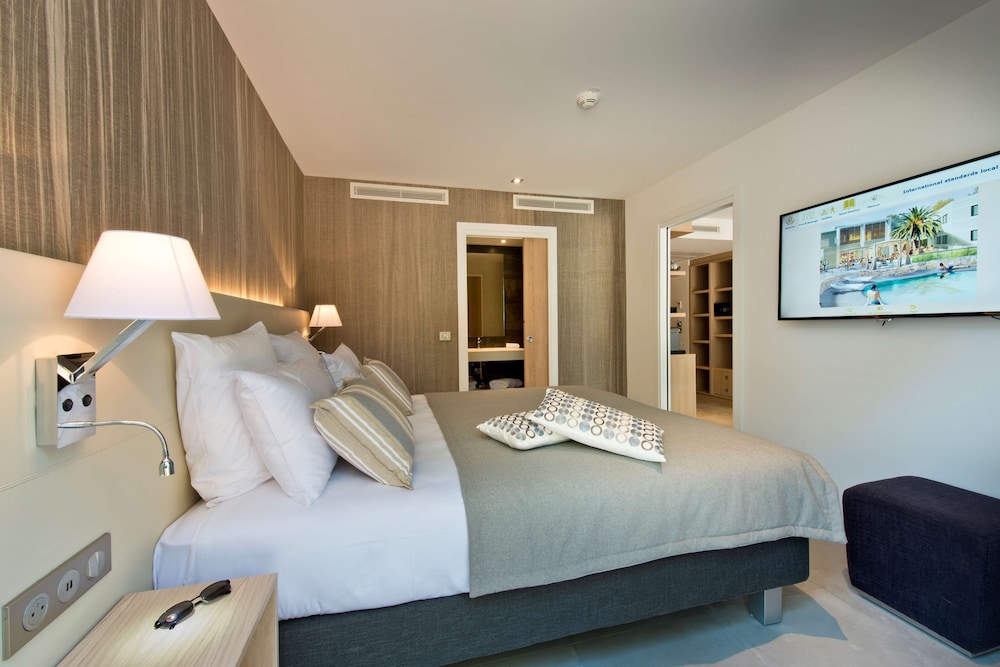 Junior Suite, Multiple Beds, Kitchen - Photo 3