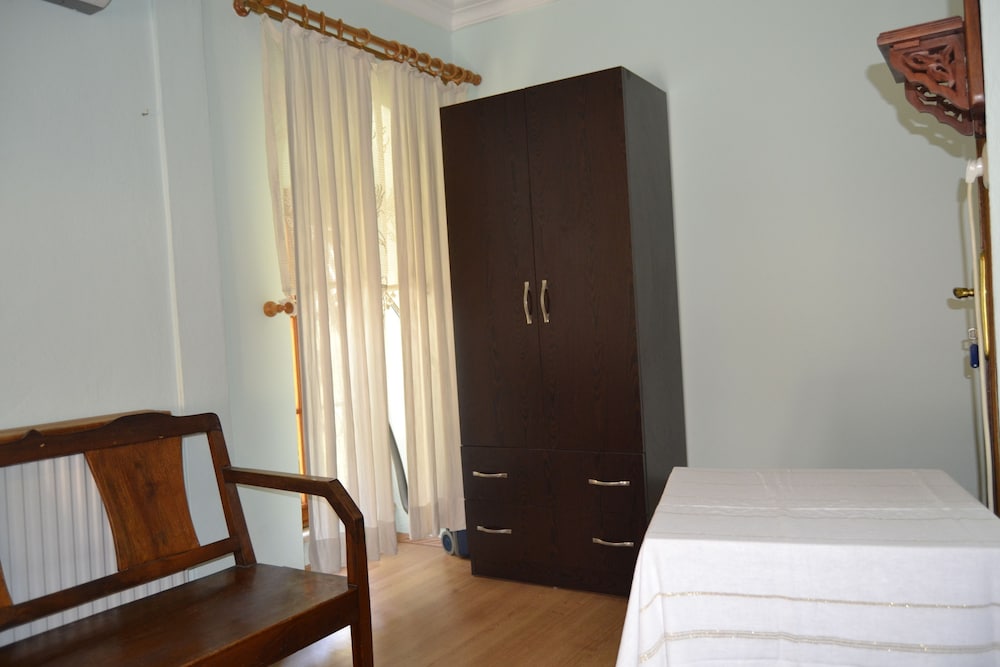 Twin Room, Shared Bathroom photo 2