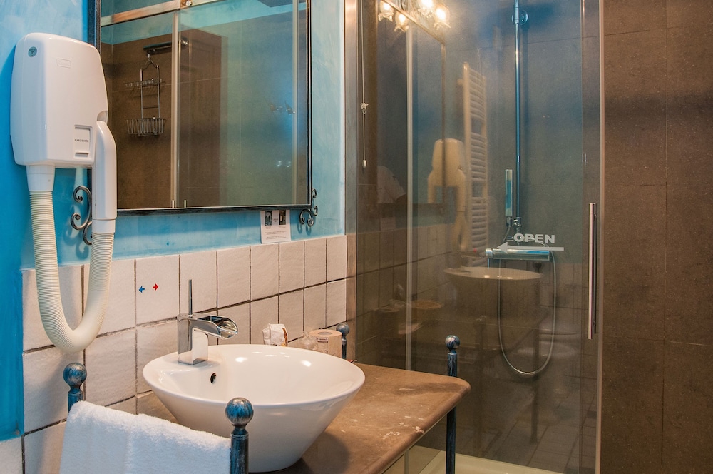 Superior Double or Twin Room, Balcony - Photo 5