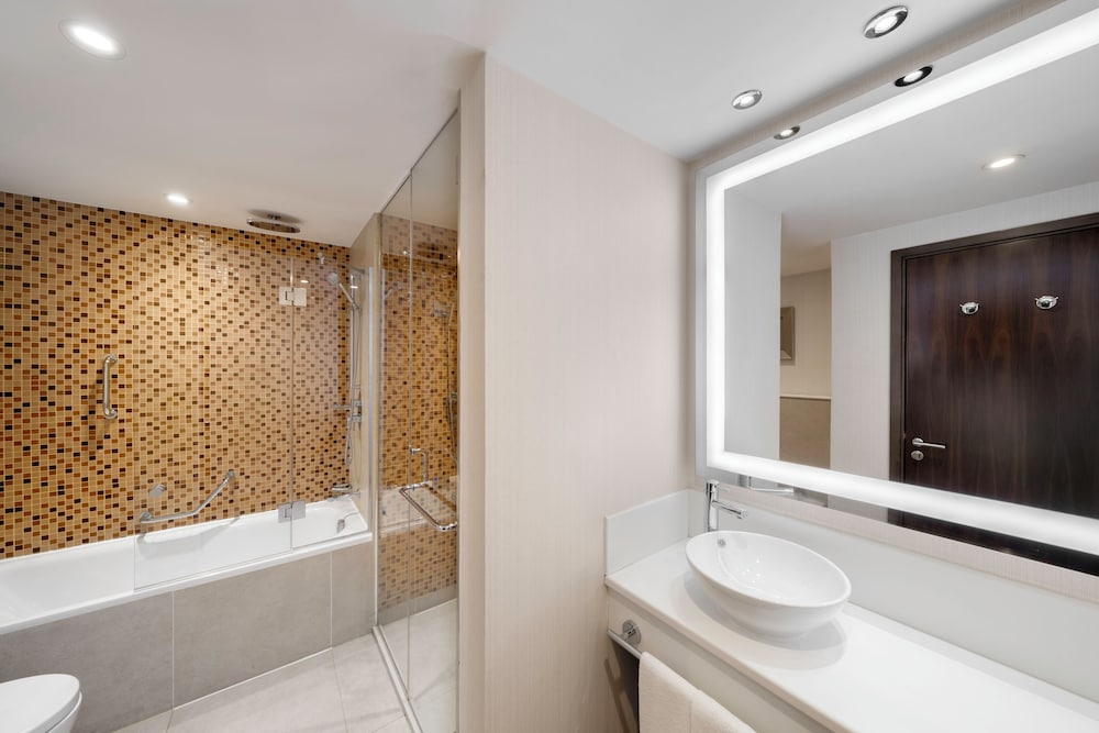 Suite, 1 Bedroom - Photo 4