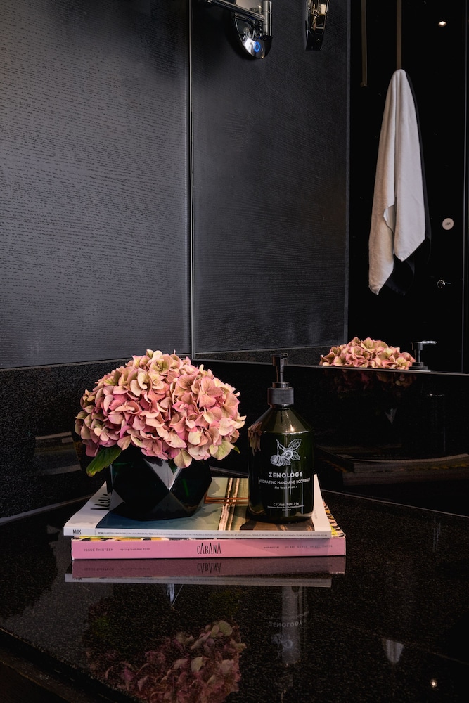 Room (Sir Boutique)