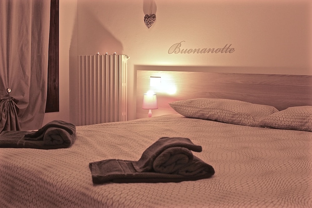Luxury Double Room, Multiple Beds, Private Bathroom photo 3