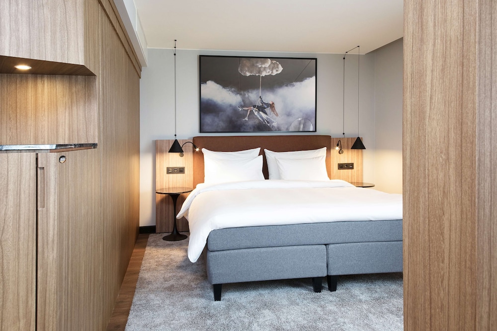 Suite, 1 Bedroom - Photo 2