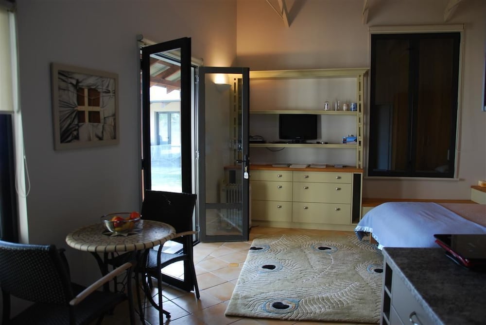 Windhover Seaview Suite photo 3