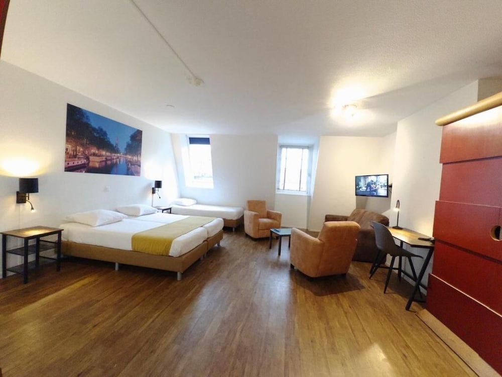 Family Room, Multiple Beds photo 1
