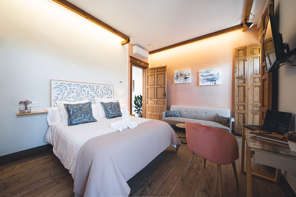 Superior Room, 1 Queen Bed with Sofa bed