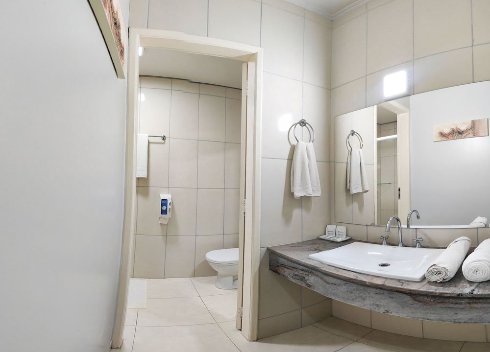 Standard Room, 2 Double Beds - Photo 4