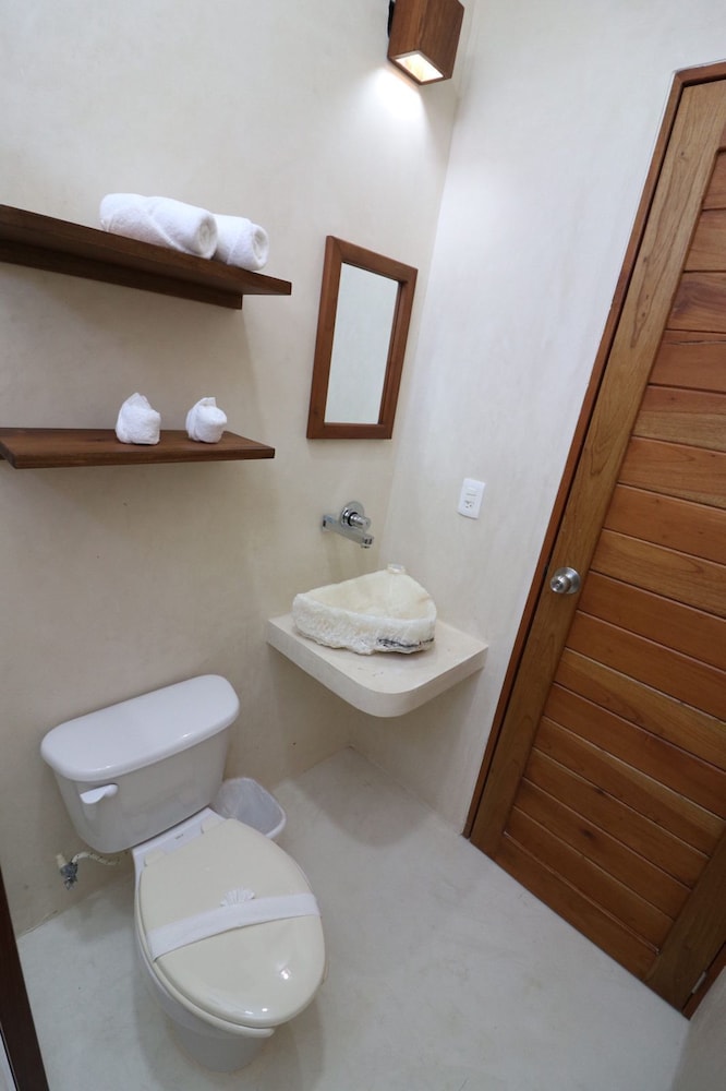 Deluxe Room, 1 King Bed, Garden View photo 2