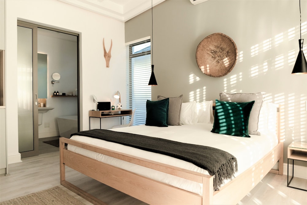 Classic Room, 1 King Bed photo 1