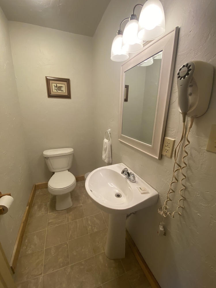 Chestnut Lodge Suite with 4 Bedrooms, Fireplace and Sitting area photo 2