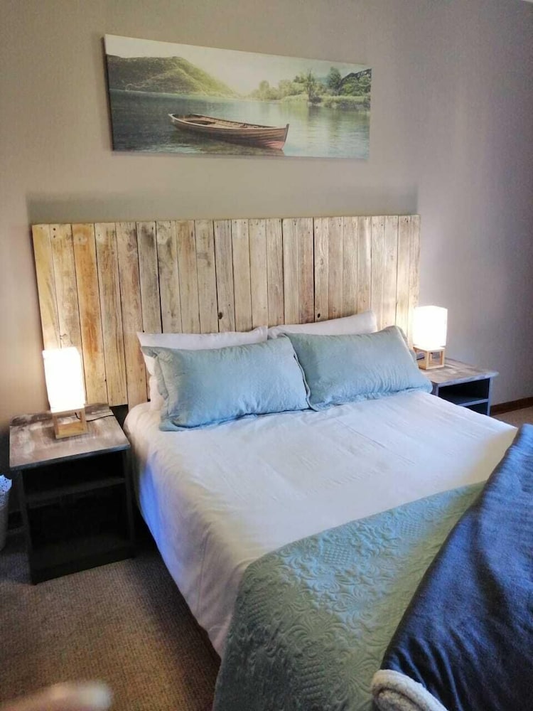 Business Room, 1 Queen Bed, Non Smoking, Garden View photo 1