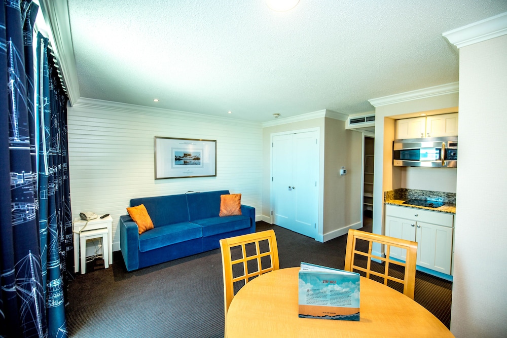 (V) Deluxe Oceanfront Suite