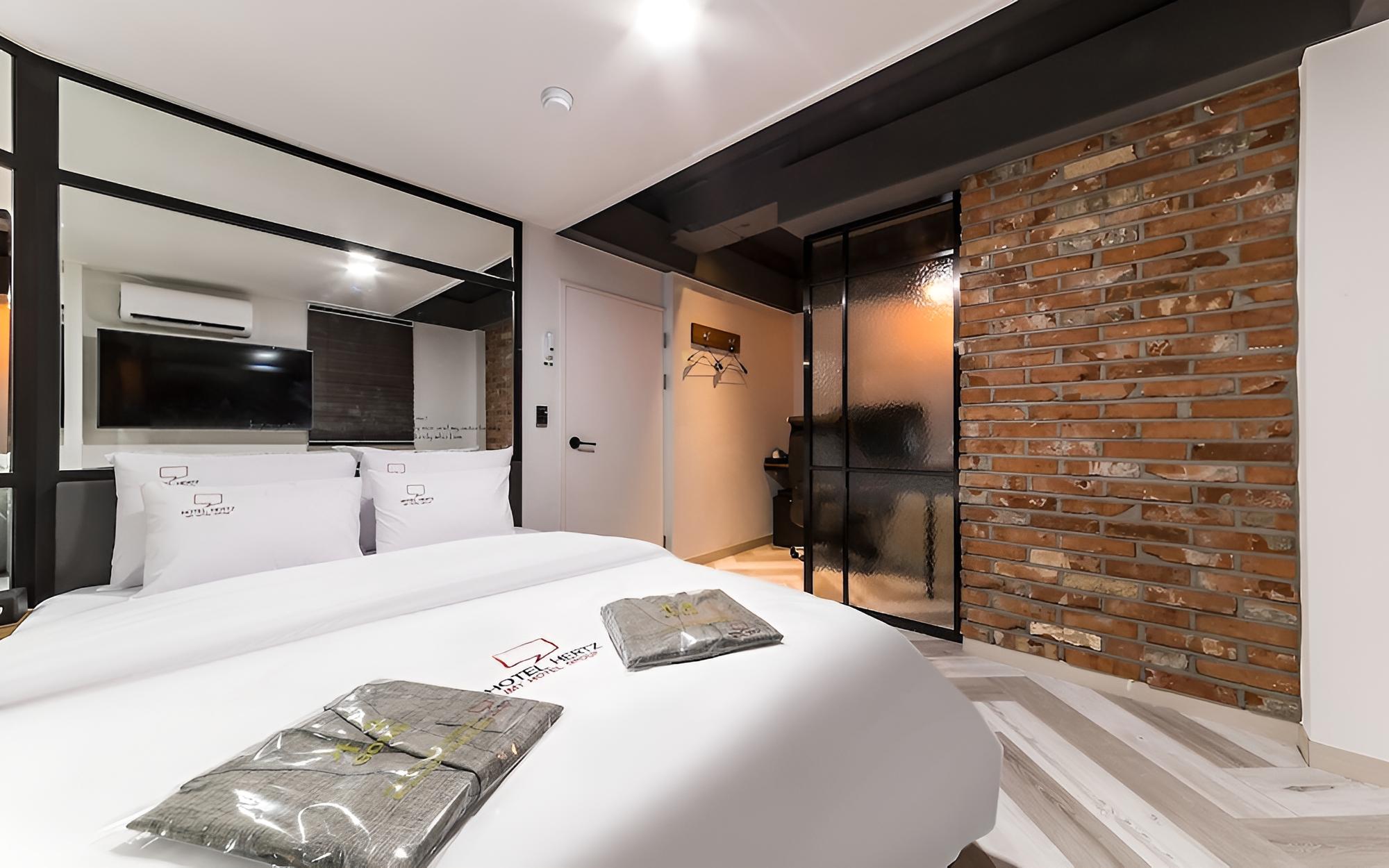 Room (DELUX room (no parking lot graphic ca) - Photo 3