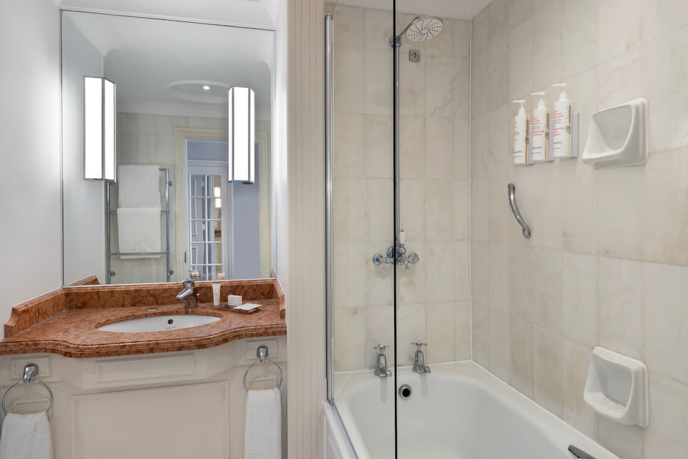 Suite, 1 Bedroom - Photo 6