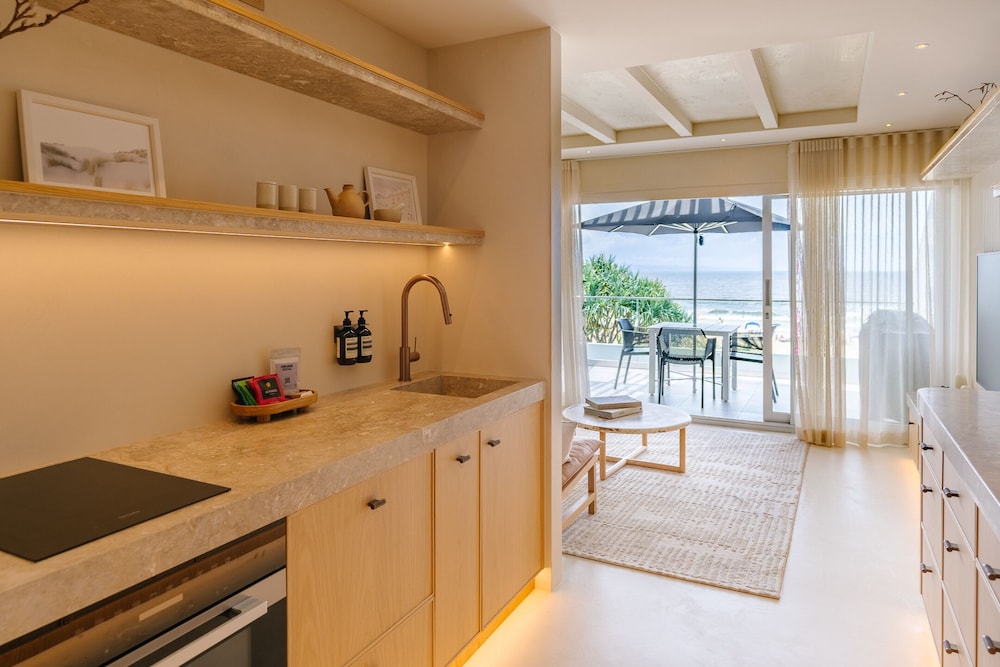 One Bedroom Premium Beachfront Penthouse photo 3