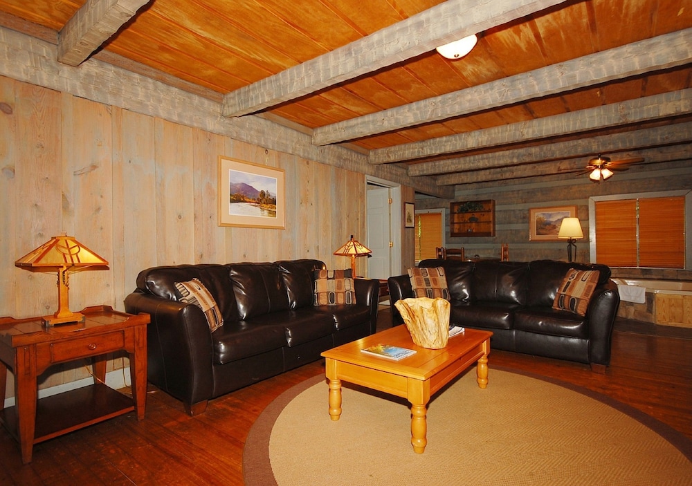 Cabin, 2 Bedrooms photo 3