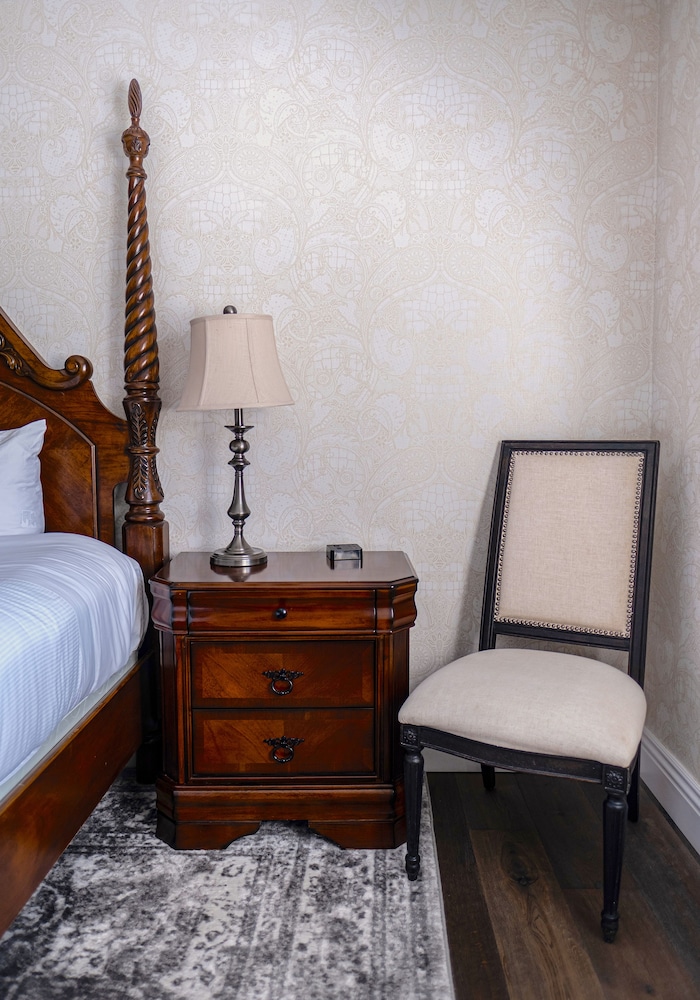 Deluxe Double Room (Room 02 - DELUXE KING) photo 2