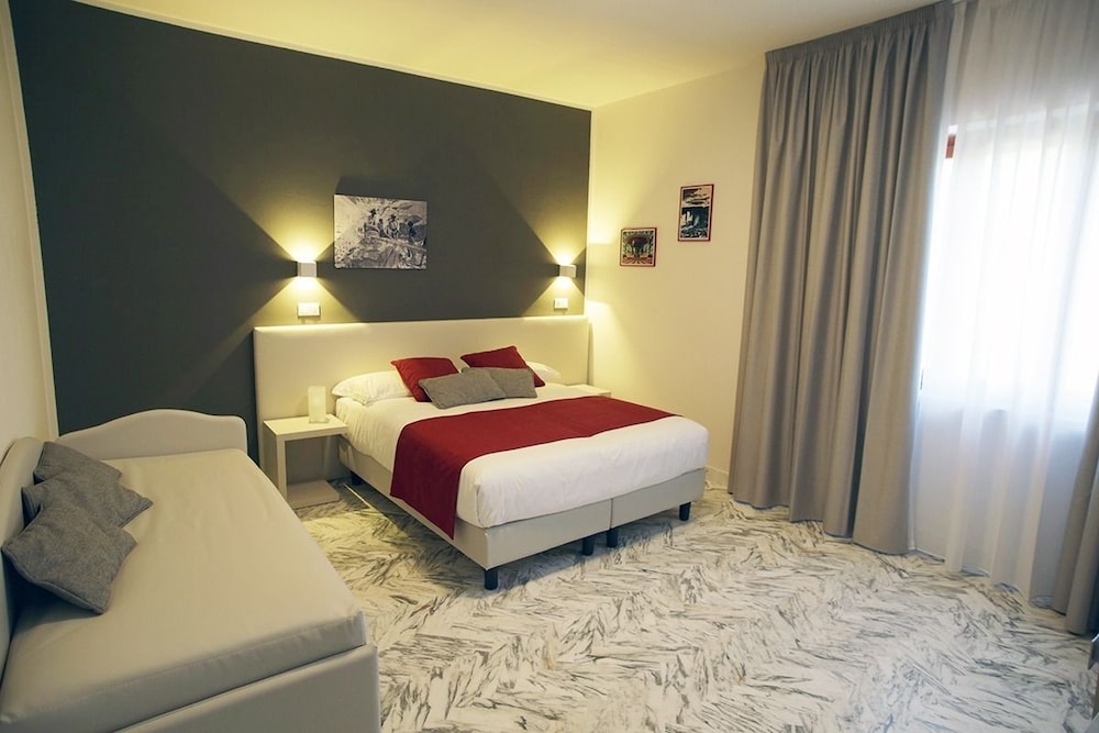 City Quadruple Room photo 2