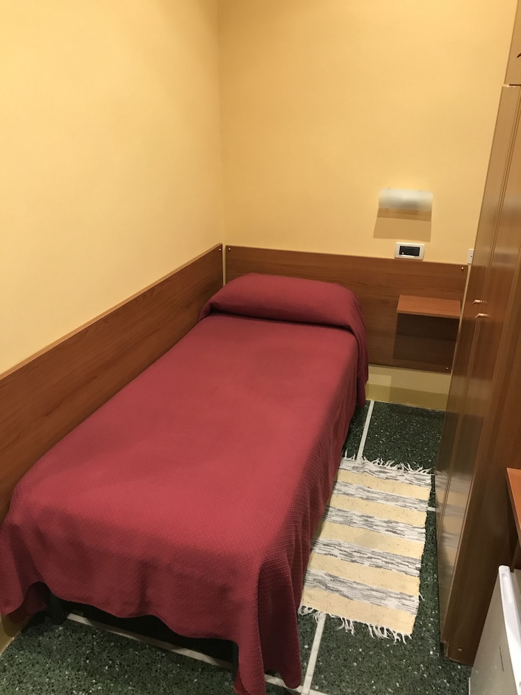 Basic Single Room photo 1