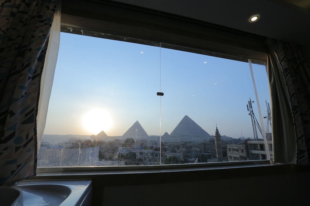 Executive Suite, Jetted Tub (Pyramids View) - Photo 3
