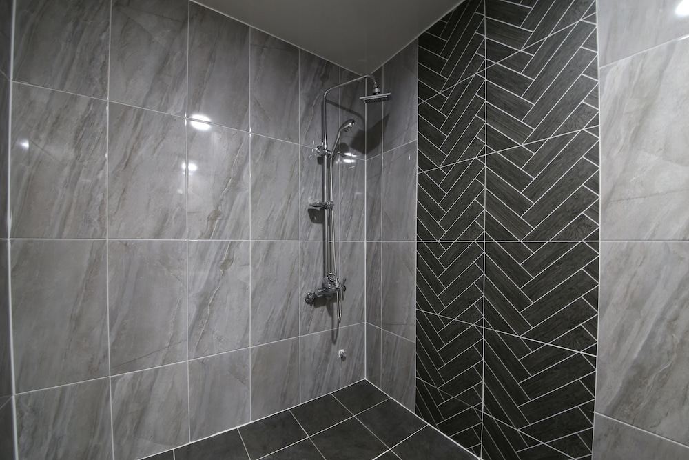 Suite, Bathtub - Photo 4