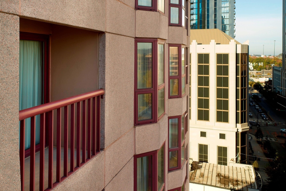 Suite, 1 Bedroom, Balcony - Photo 4